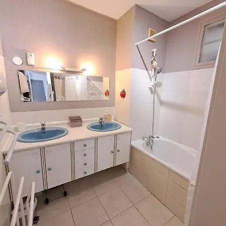 Le Ces-spacieuse Maison - Wifi Jardin - Parking Gratuit - 15min Des Plages Holiday home Beziers