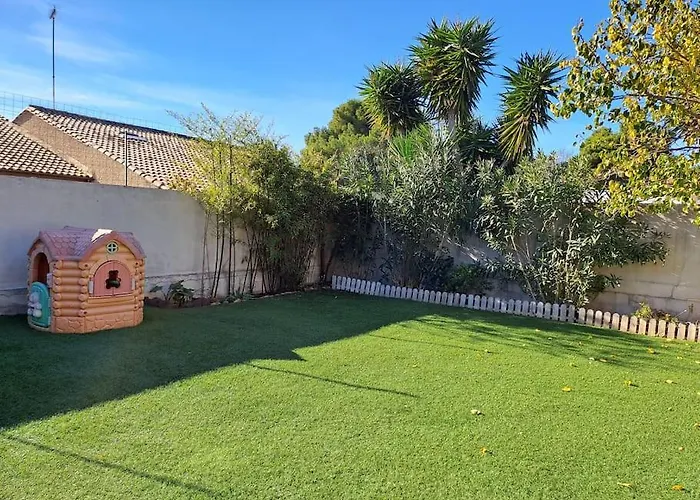 Le Ces-spacieuse Maison - Wifi Jardin - Parking Gratuit - 15min Des Plages בית נופש
