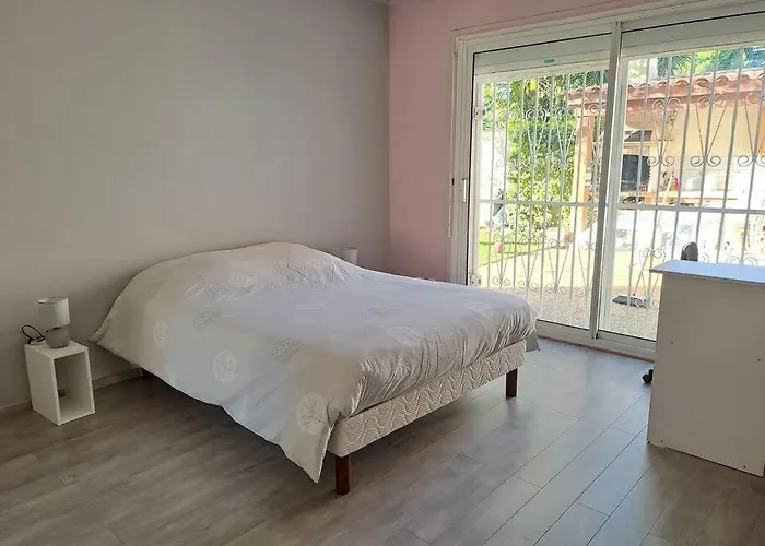 Le Ces-spacieuse Maison - Wifi Jardin - Parking Gratuit - 15min Des Plages בית נופש בזייה