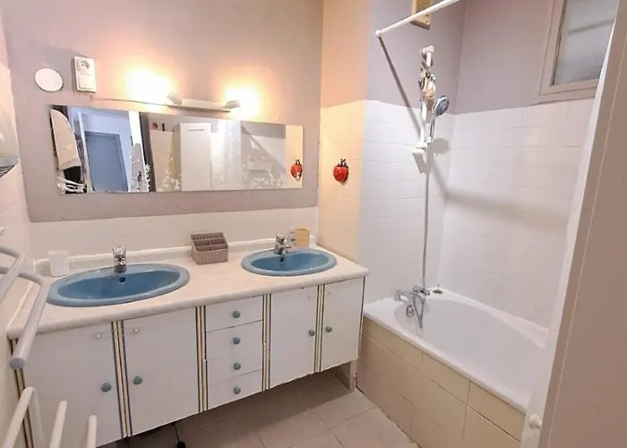 Le Ces-spacieuse Maison - Wifi Jardin - Parking Gratuit - 15min Des Plages בית נופש בזייה